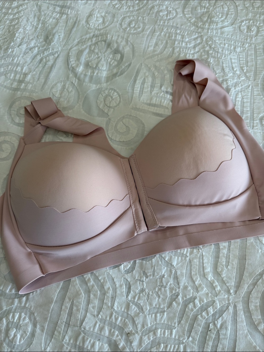 Women’s Light Pink Wireless Scallop Edge Bra